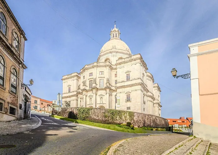 Panteon Lisbon Aparment