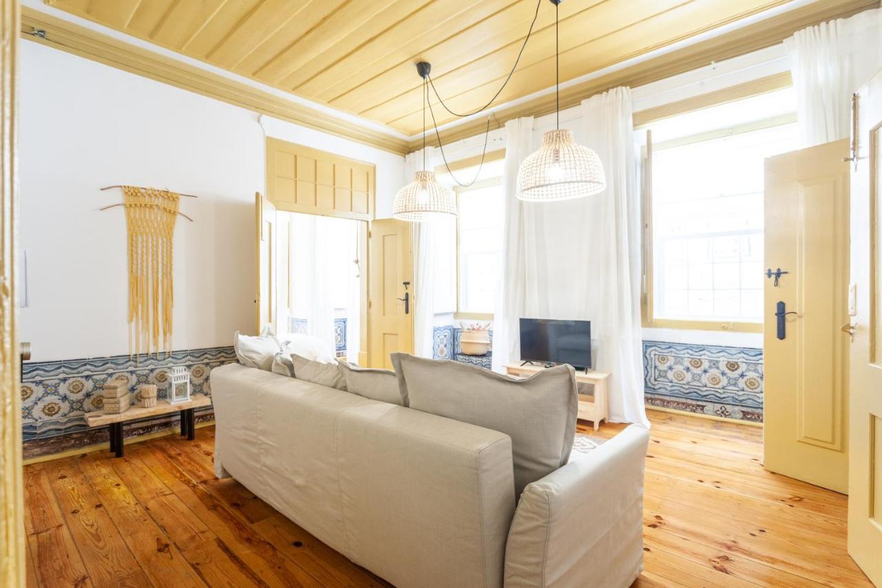 Yellow Tiles In Center Apartamento