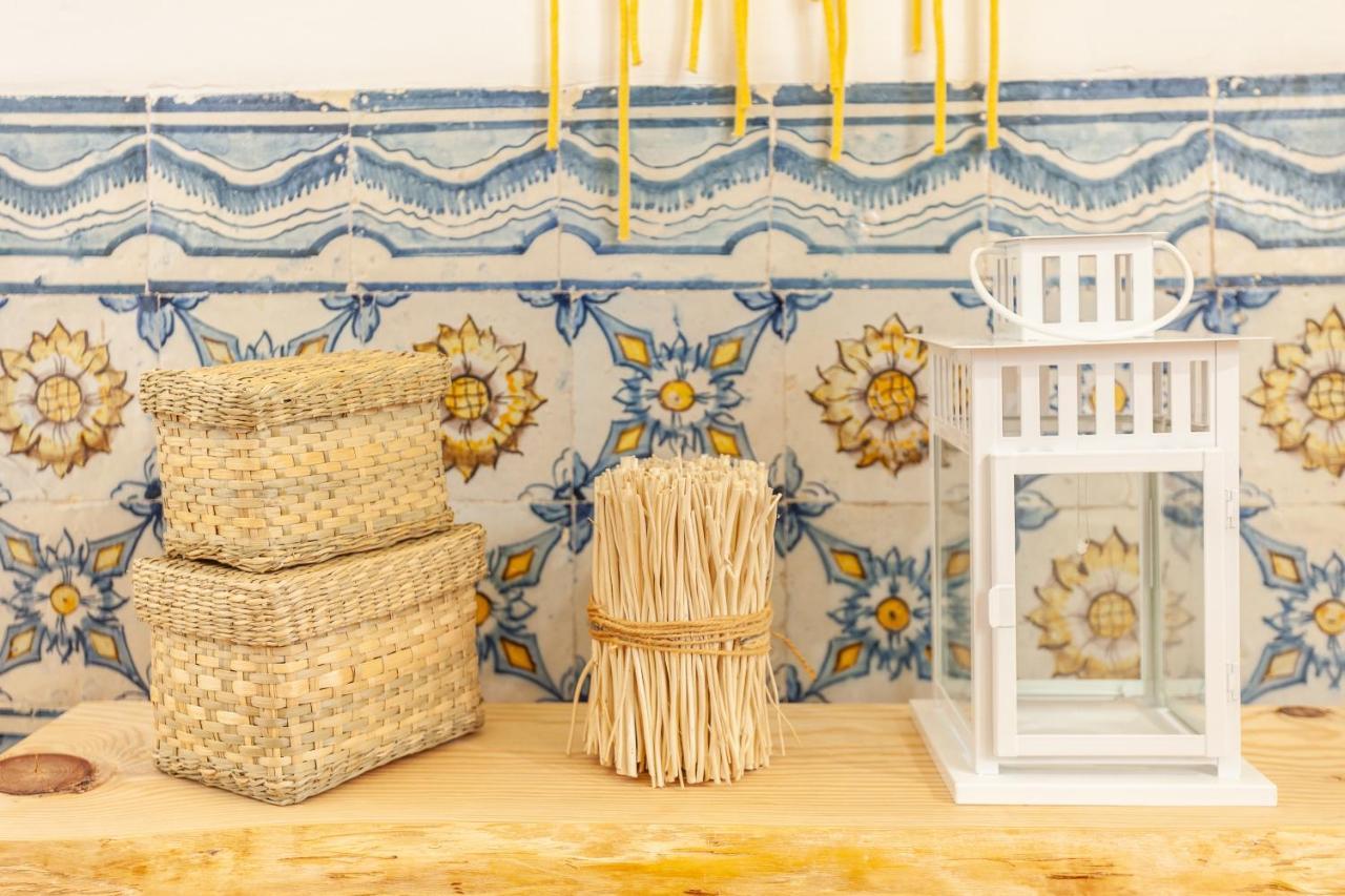 Yellow Tiles In Center Apartamento