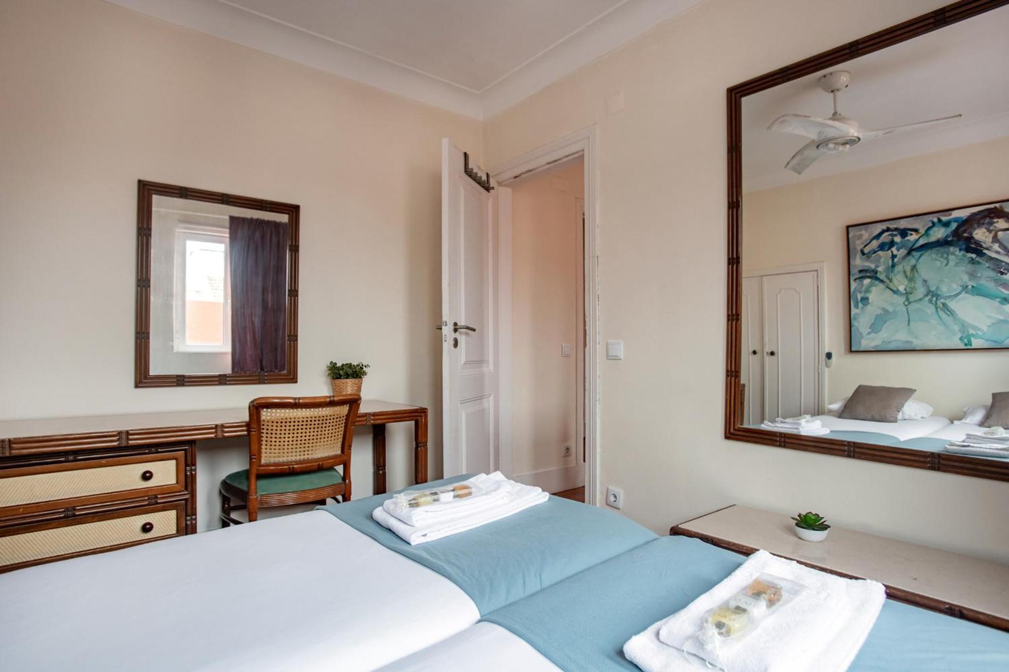 Large Family Flat In Campo De Ourique Inn Lisbon