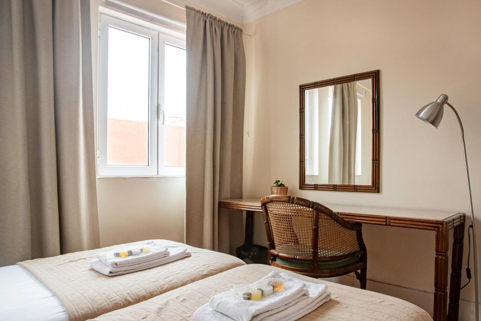 Large Family Flat In Campo De Ourique Inn