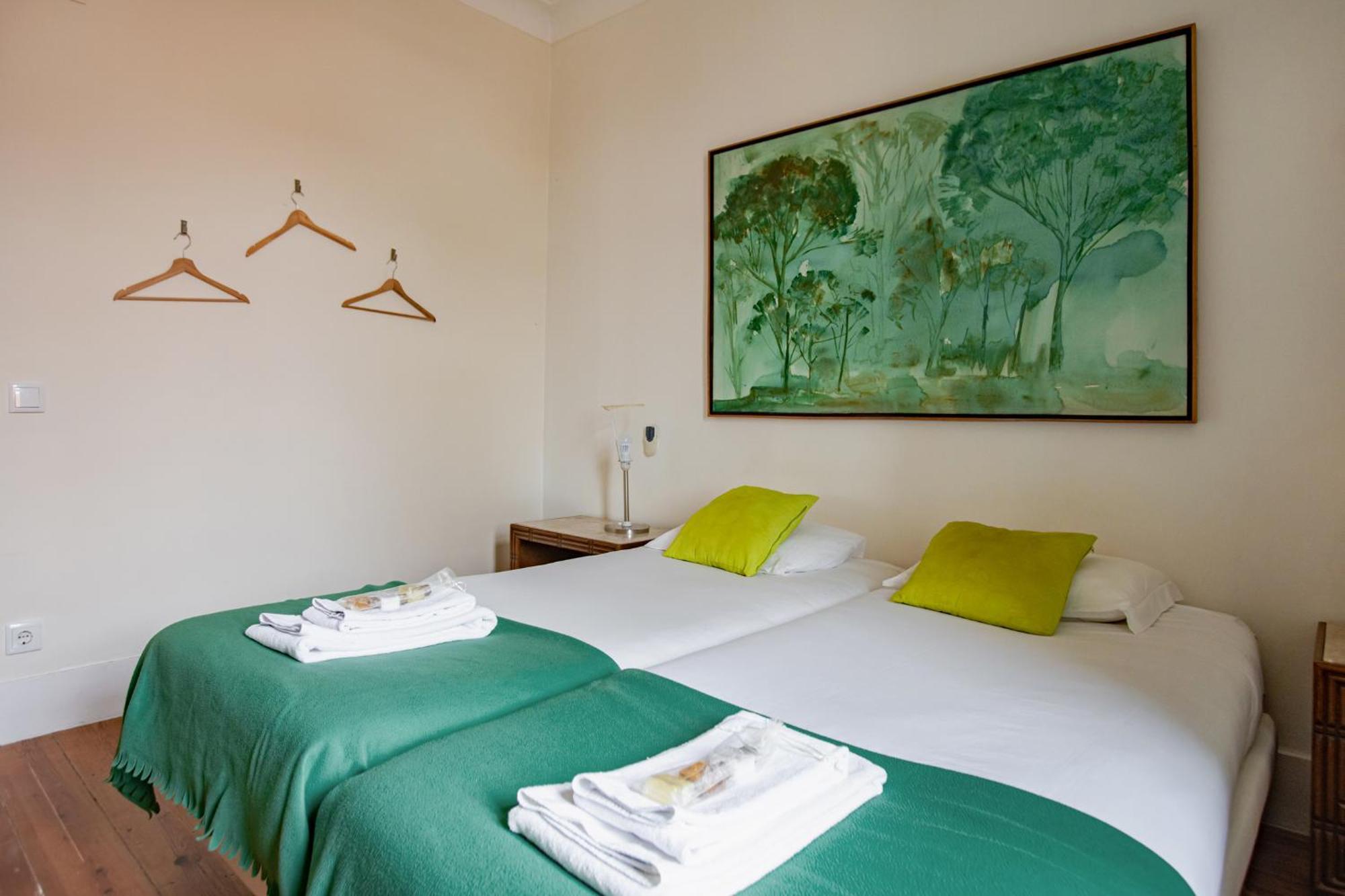 Large Family Flat In Campo De Ourique Inn Lisbon