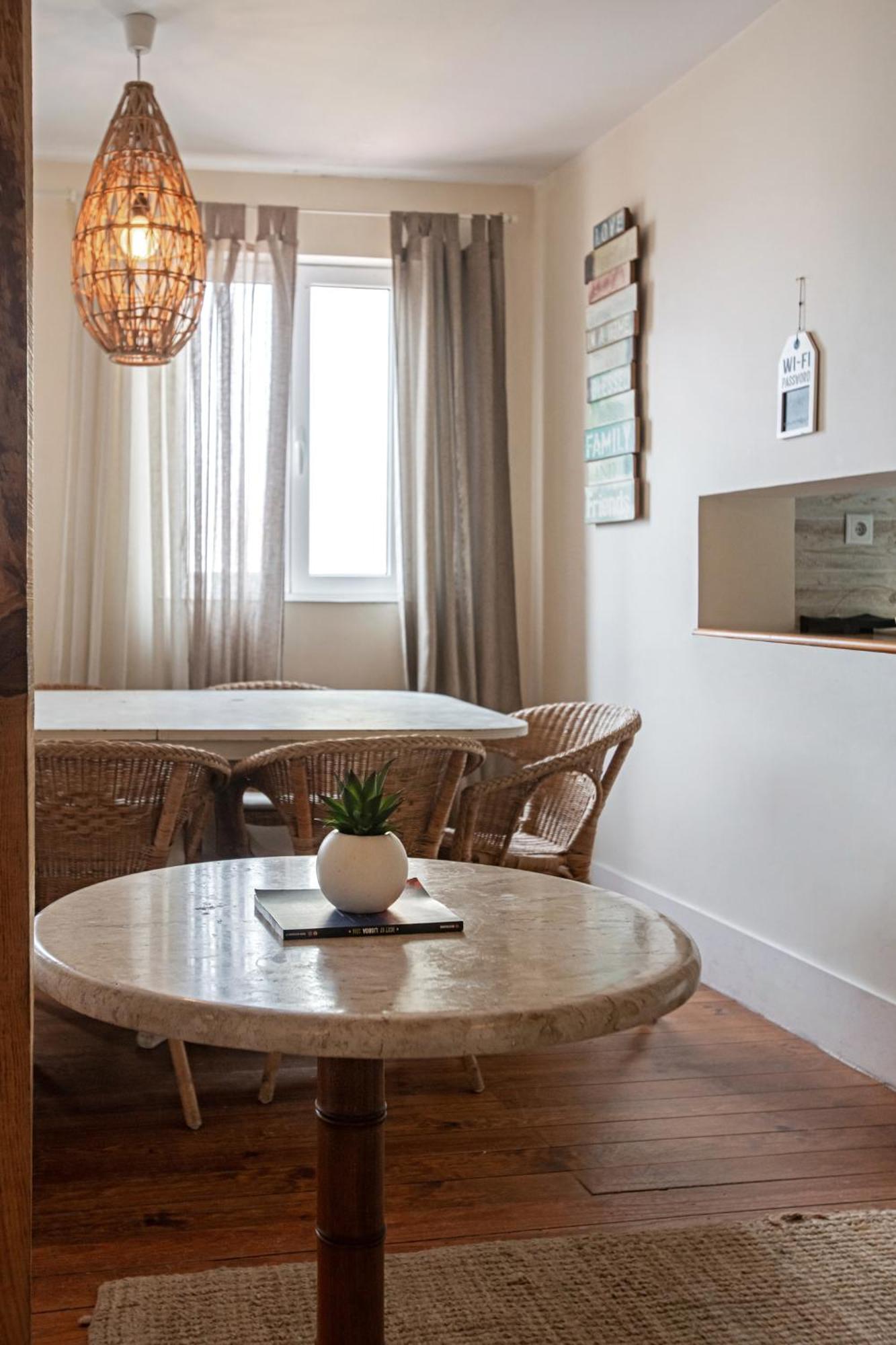 Large Family Flat In Campo De Ourique Inn Lisbon