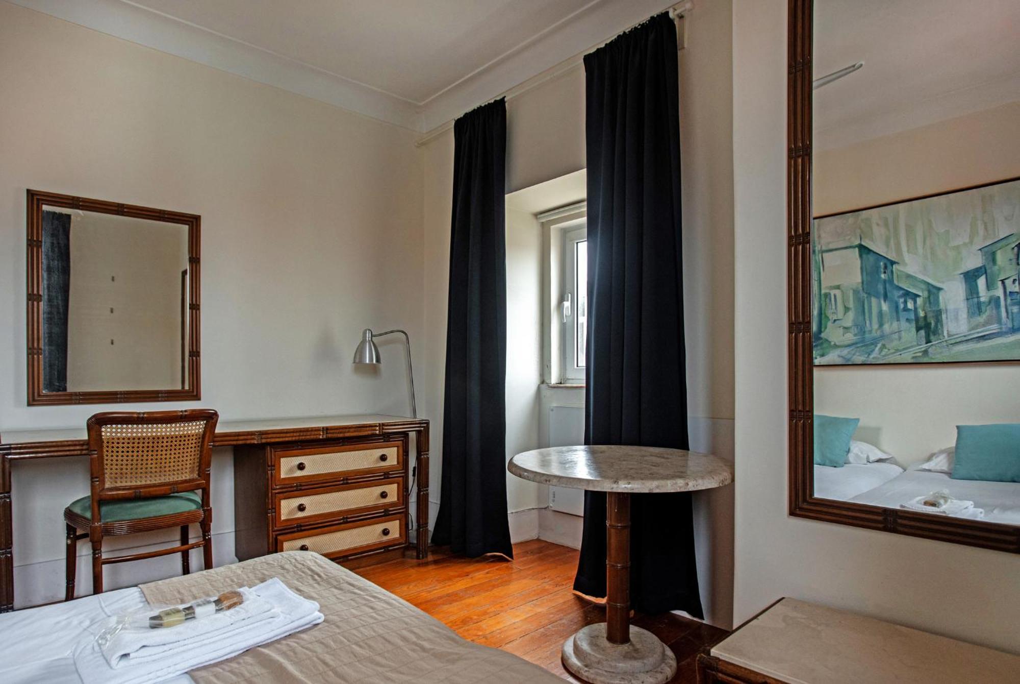 Inn Large Family Flat In Campo De Ourique Lisbon