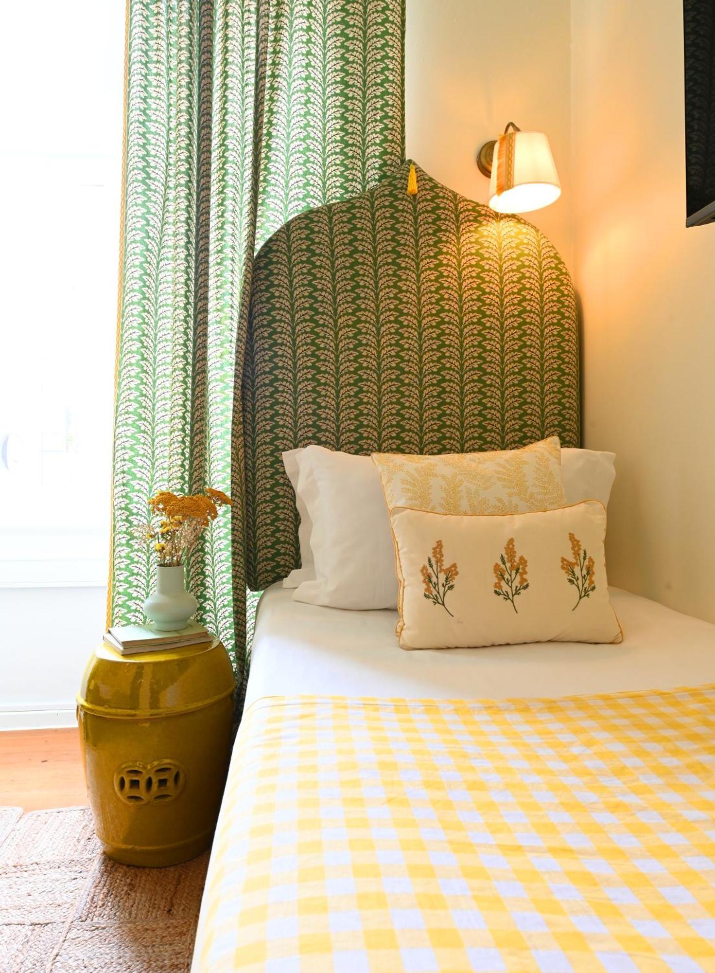 Guest house Casinha Flores 3*