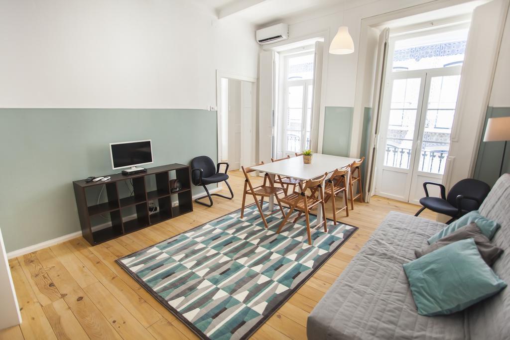 Spacious Santos Ap W/ View Lisbon