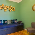 Spacious, Bright And Newly Renovated 2 Bedroom Apartment, Lisbon Historical Center, Madragoa