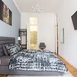 Beautiful 2Br High Ceiling/50M From Timeout Market