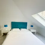 Wallis Apartments