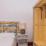 Cozy 3 Bedroom Apartment In Front Of The Subway
