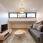 Central Gem IV - Lisbon Trendy Santos District With Dedicated Workspace