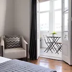 Spacious Apartment In Central Lisbon 120 M² Fireplace
