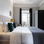 Spacious Apartment In Central Lisbon 120 M² Fireplace