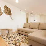Mouraria Blue Three-Bedroom Apartment W/ Parking - By Lu Holidays