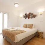 Mouraria Blue Three-Bedroom Apartment W/ Parking - By Lu Holidays