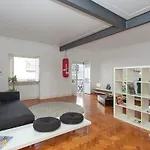 Central 1Bd Flat Near Lisbon