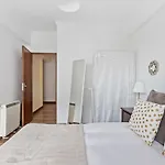 Spacious 3 Bedroom Apartment In Lisbon