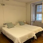 Alface Hall Hostel & Bar