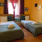 Room In Guest Room - Lisbon Anglesh Hostel Located Near City Center