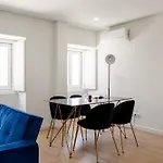 The Lisbon Hideaway, 2 Bed Urban Terrace Stay