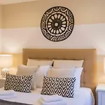 Elegant Lisbon Heart Apartment