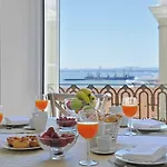 Localtraveling Alfama River View - Family Apartments