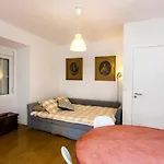 Belem! Charming 2 Bedroom Apartment W Terrace, Wifi & Free Street Parking