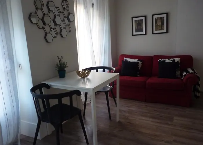 Confortable 1 Bedroom Apartment At Roma Avenue - 1A