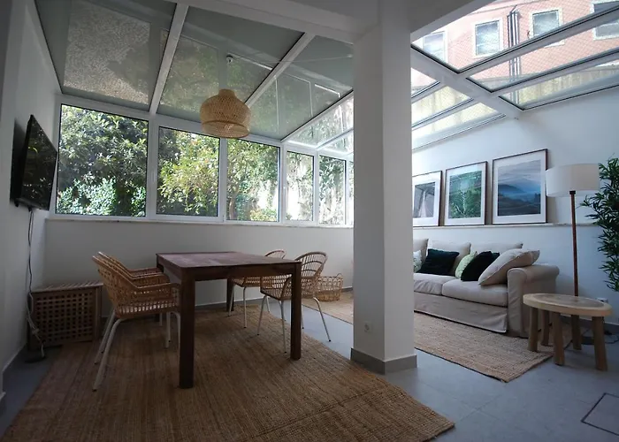 Green & Sunny Apartment