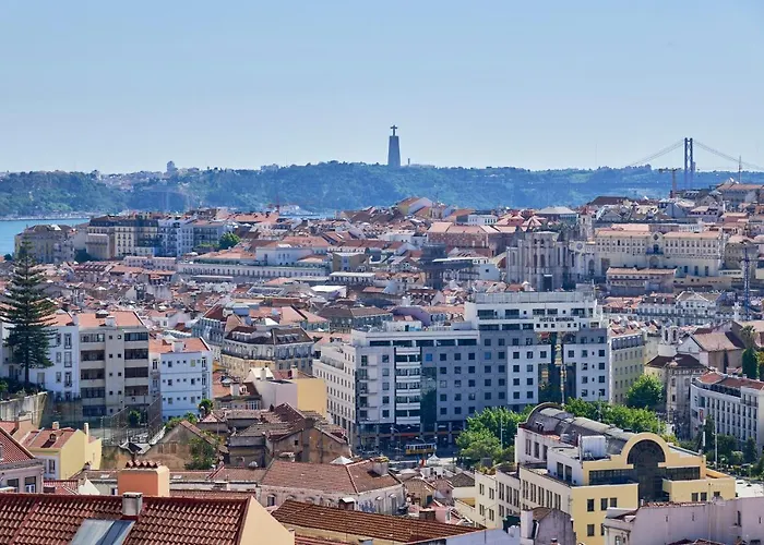 Elegant Apartment In Graca!