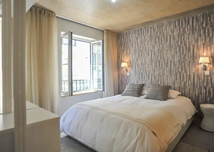 Madragoa Modern Apartments