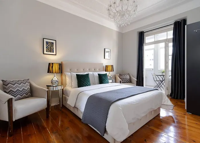 Spacious Apartment In Central Lisbon 120 M² Fireplace