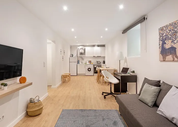 Ajuda Charm Apartment With Garden