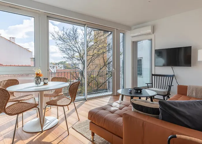 Classy 2Bdr House With Balcony By Lovelystay
