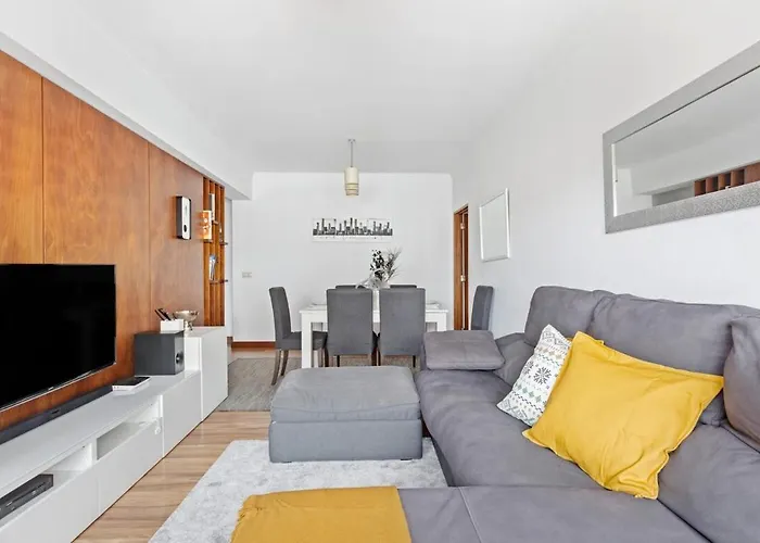 Spacious 3 Bedroom Apartment In Lisbon