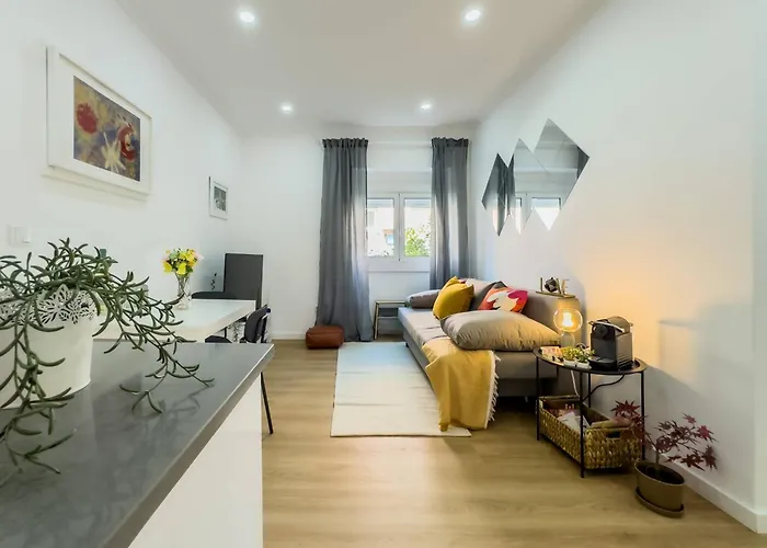 River 2-Bedroom Apartment With Terrace In Alcantara
