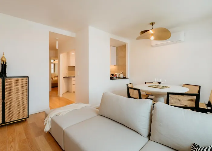 Mary Pink - No 3C - Sublime Two-Bedroom Apartment