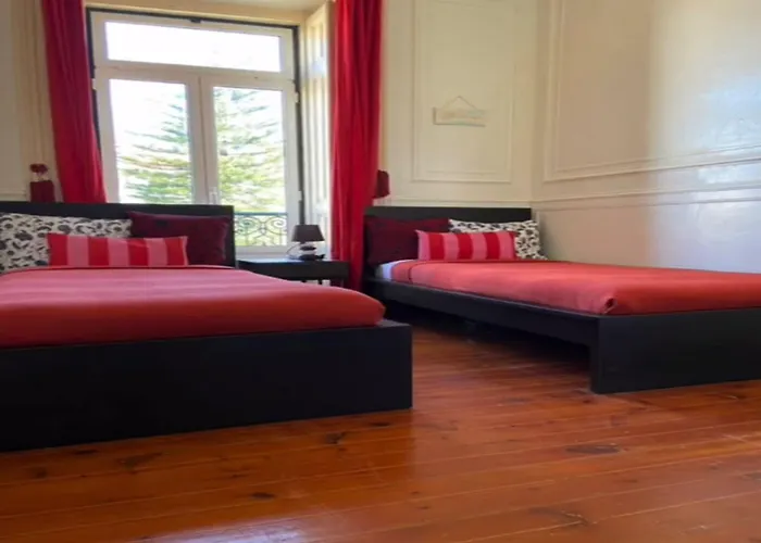 Room In Guest Room - Lisbon Anglesh Hostel Located Near City Center