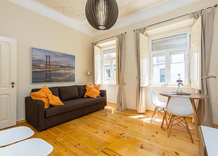 Ground Floor Apartment W/Backyard