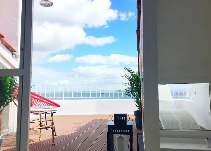Design Apartment With Rooftop Terrace And 180-Degree River&City Views