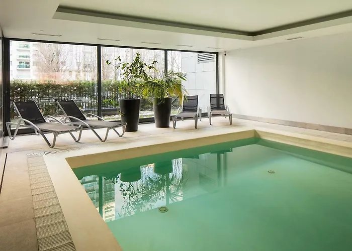 Skyscraper Riverview Lisbon With Indoor Pool