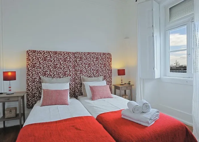 Localtraveling Alfama River View - Family Apartments