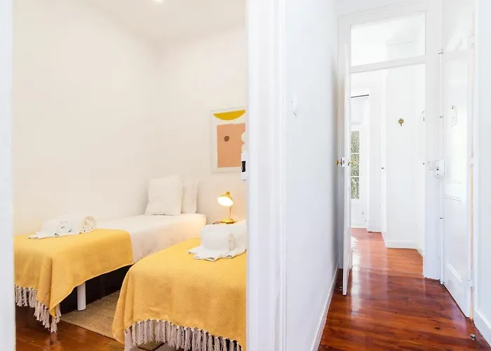 Central Apartment With Great Views And Aircon