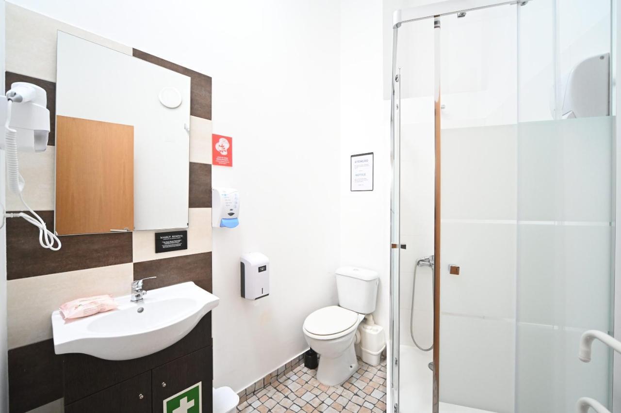 Famous Crows Guest house 3*