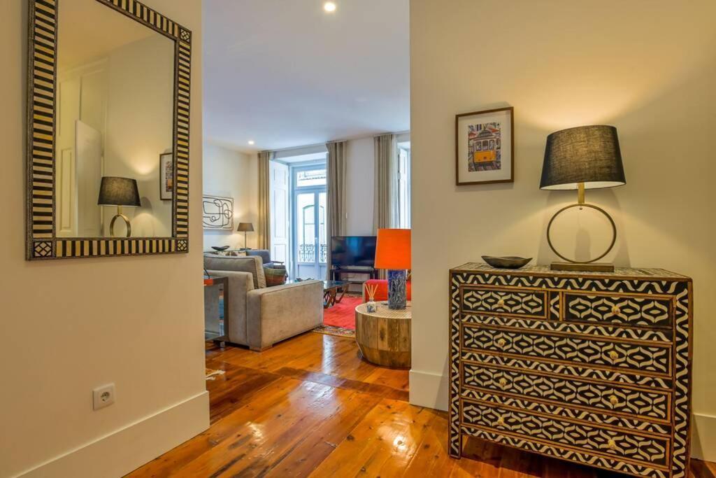 Myplacelisbon - Luxury Trindade Ii Apartment Lisbon