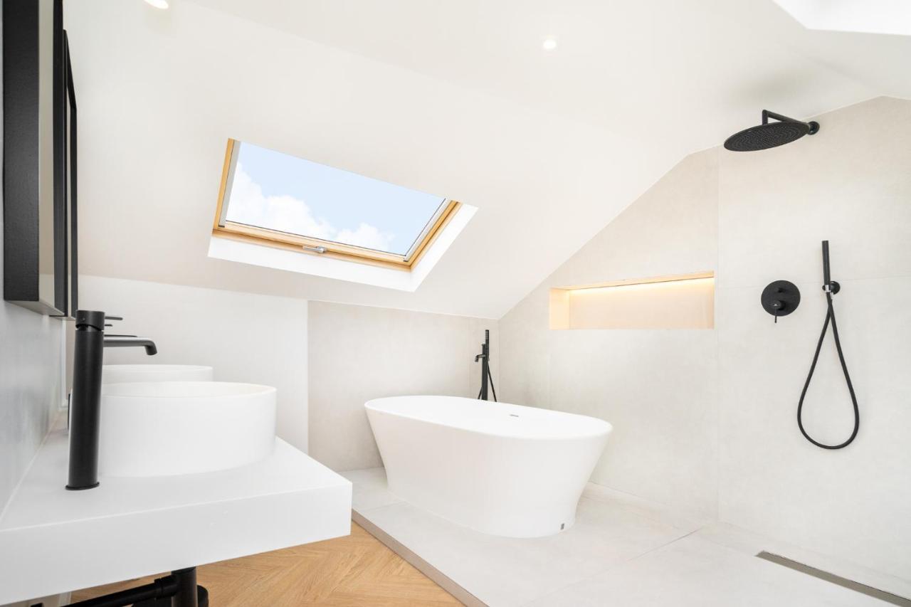Apartment Whome | Luxury Duplex Prime Location Great For Families *