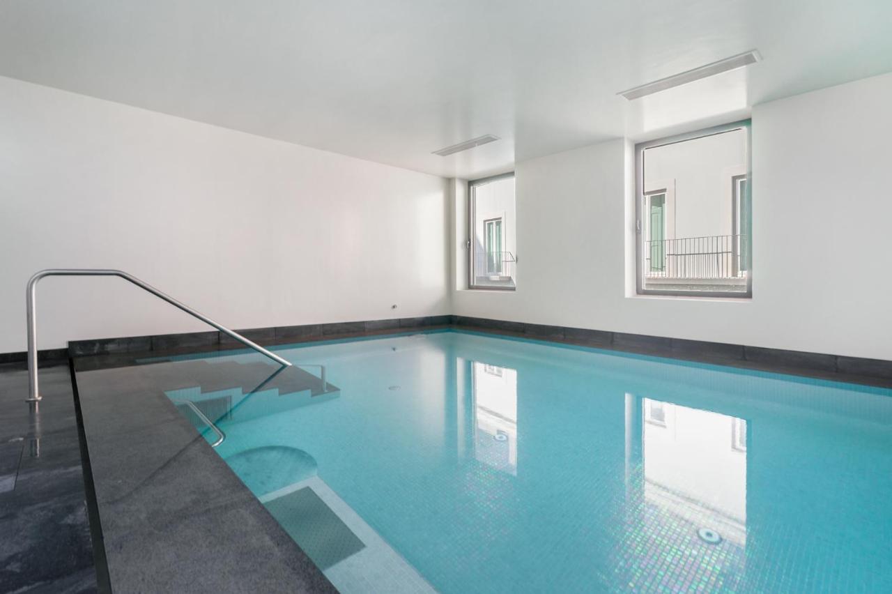 Whome | Av. Da Liberdade Deluxe W/ S-pool, Gym & Parking * Lisbon