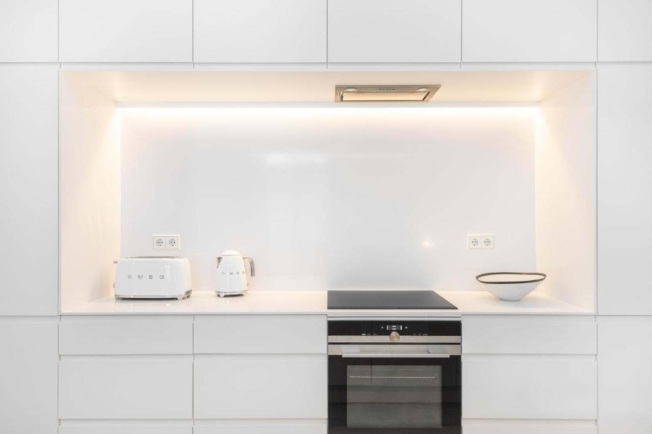 Whome | Av. Da Liberdade Deluxe W/ S-pool, Gym & Parking * Lisbon