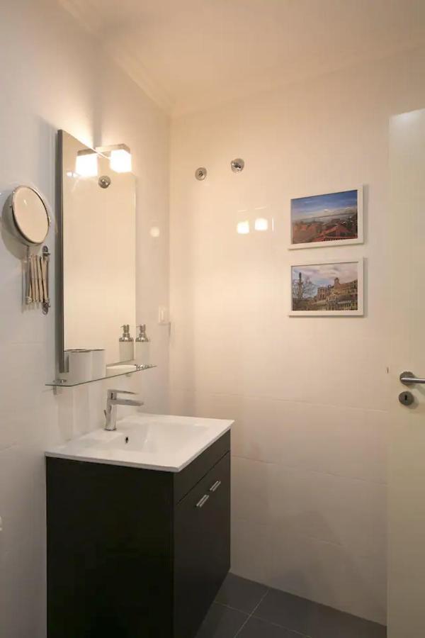 Central Cozy & Near The Subway Apartment *