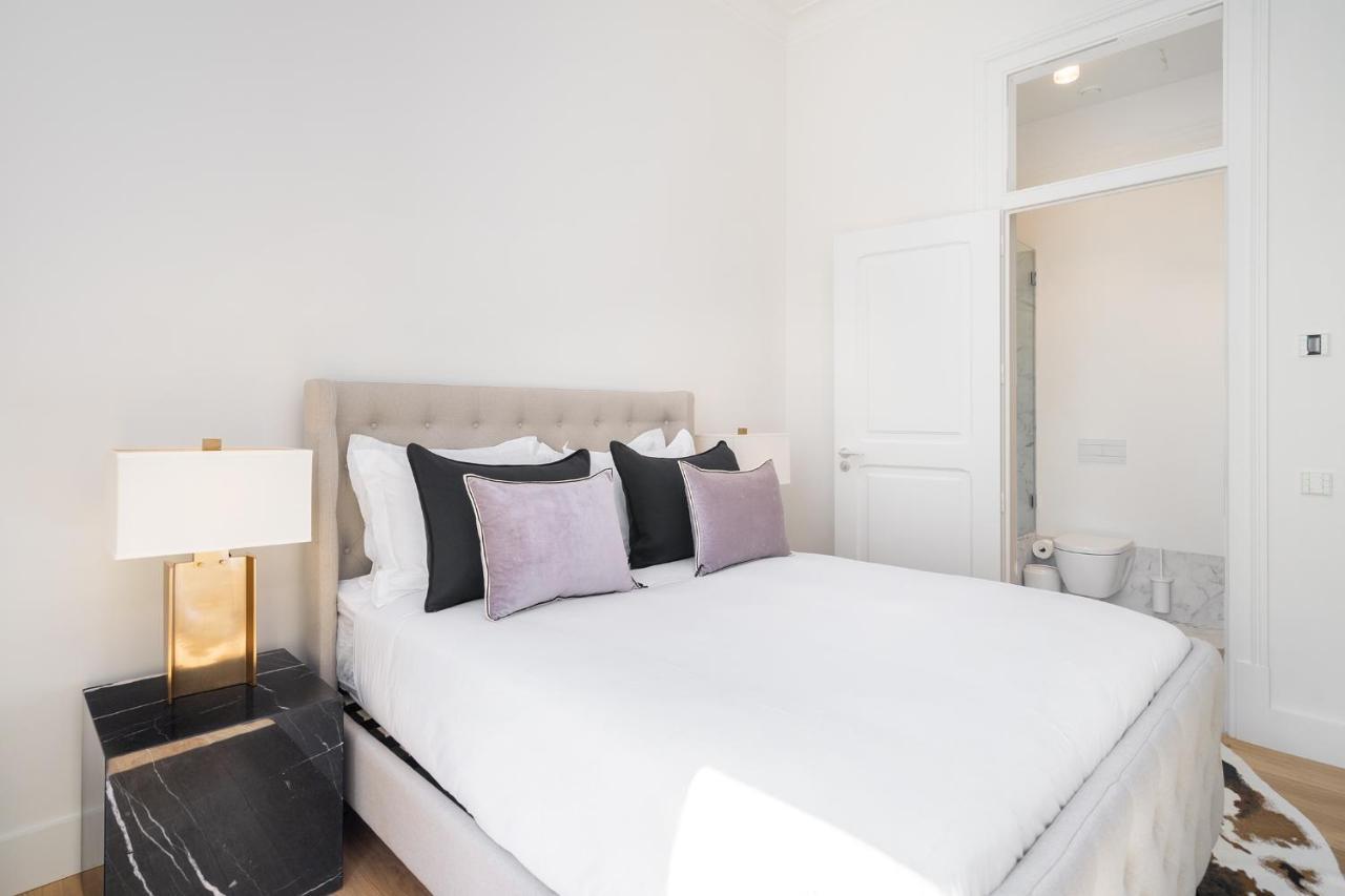 Whome | Av. Da Liberdade Deluxe W/ S-pool, Gym & Parking * Lisbon